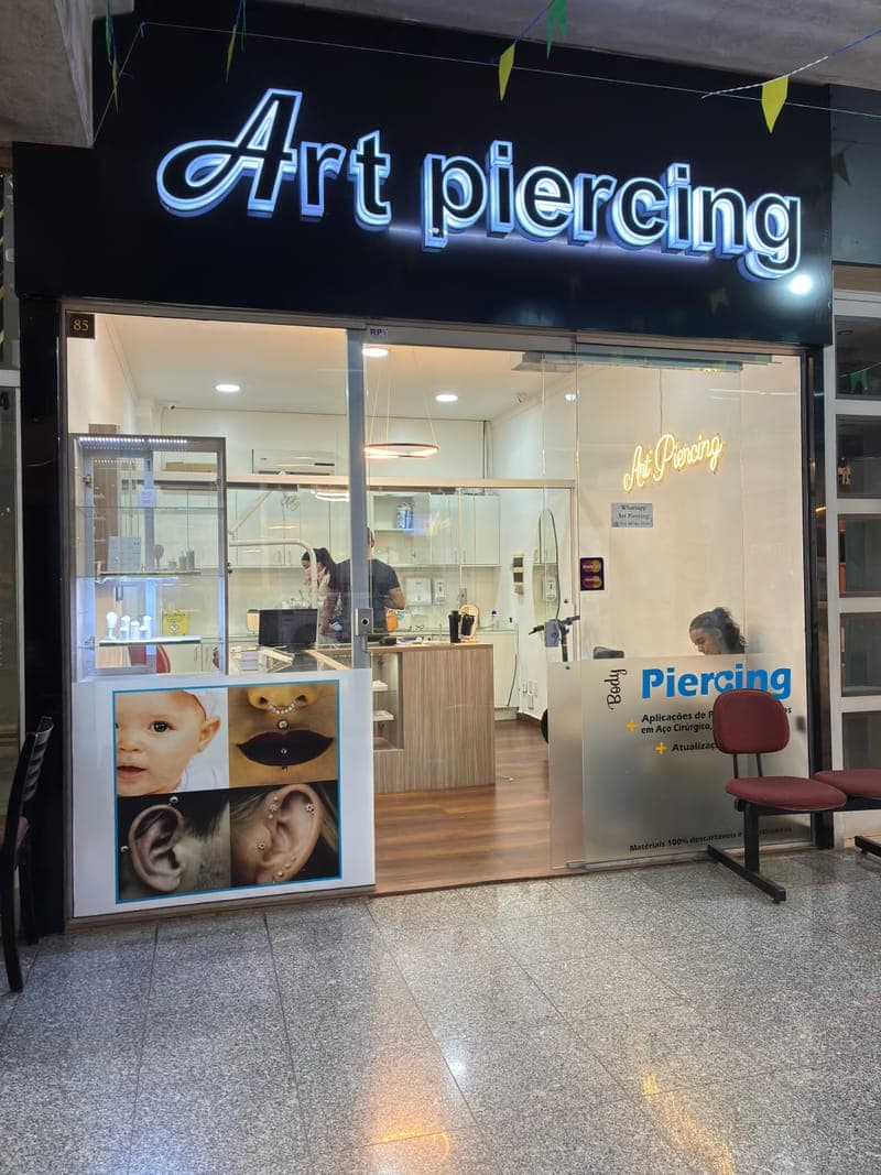 Fachada do ateliê Art Piercing, Box 85 no Novo Mercadão da Cidade